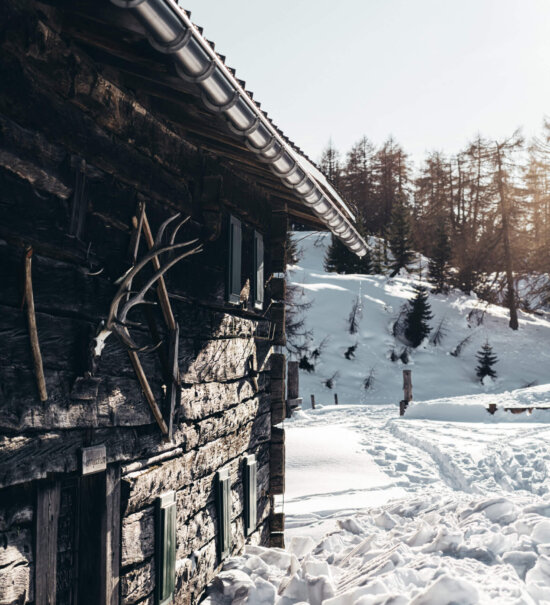 Hütte, Winter auf der Salzburger Sonnenterrasse, St. Veit, Goldegg und Schwarzach