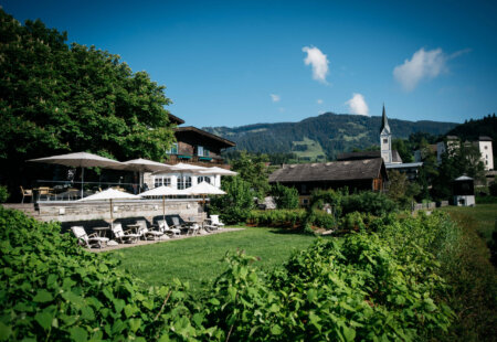 Hotel Der Seehof mit Blick auf den Goldegger See