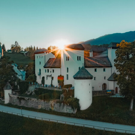 Schloss Goldegg, Sommer auf der Salzburger Sonnenterrasse, St. Veit, Goldegg und Schwarzach