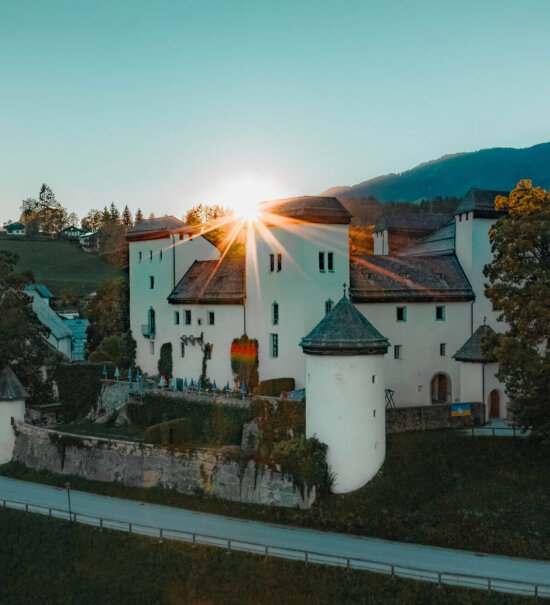 Schloss Goldegg, Sommer auf der Salzburger Sonnenterrasse, St. Veit, Goldegg und Schwarzach