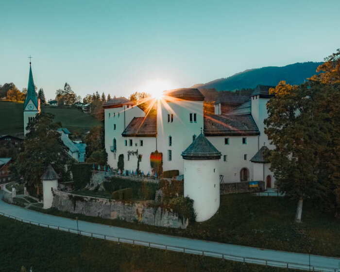 Schloss Goldegg, Sommer auf der Salzburger Sonnenterrasse, St. Veit, Goldegg und Schwarzach