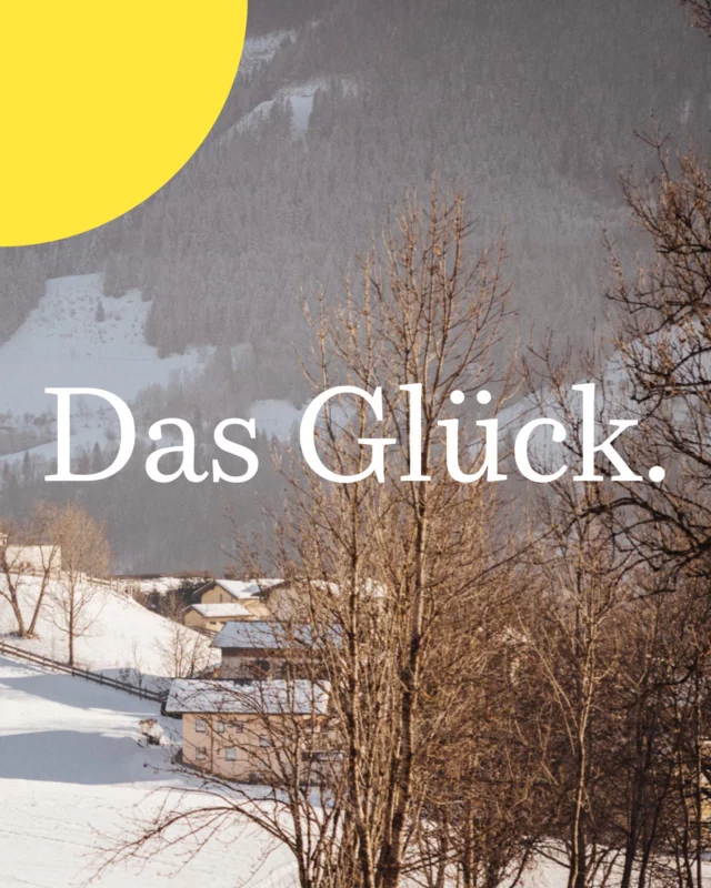 𝗗𝗶𝗲 𝗕𝗲𝗿𝗴𝗲. 𝗗𝗲𝗿 𝗪𝗶𝗻𝘁𝗲𝗿. 𝗗𝗮𝘀 𝗚𝗹𝘂̈𝗰𝗸.
Ein kurzes Stehenbleiben. Unberührter Schnee, kalte, klare Luft. Mit jedem Atemzug wird alles ruhiger, jeder Schritt ein wenig bewusster. Nur dieser Moment draußen.

Hier oben sind es genau diese Augenblicke, die bleiben. Nicht geplant, nicht gesucht. Einfach da. Weil Winter hier nicht nur eine Jahreszeit ist, sondern Teil vom Alltag.

•
•
•
#deinsonnenmoment #salzburgersonnenterrasse #salzburgerland