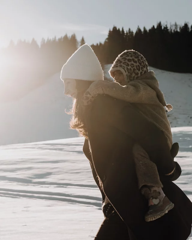 𝐝𝐚𝐧𝐤𝐛𝐚𝐫 𝐫𝐞𝐟𝐥𝐞𝐤𝐭𝐢𝐞𝐫𝐞𝐧 🤍

Traumhafte Schneelandschaften, klare Bergluft und unvergessliche Momente haben diese Zeit geprägt. ❄️
Ob auf der Piste, bei winterlichen Spaziergängen oder beim bewussten Innehalten in den Bergen – es war etwas ganz Besonderes.

Zum Frühlingsbeginn sagen wir Danke für eine wunderschöne Wintersaison und all die Erinnerungen, die bleiben. ✨

Jetzt verabschieden wir uns langsam vom Winter und freuen uns auf das, was kommt: wärmere Tage, aufblühende Natur und neue Erlebnisse in den Bergen. 🌿☀️

#salzburgersonnenterrasse #wintermomente #danke #frühlingsbeginn #bergliebe #salzburgerland

📸 @twominds.studio_